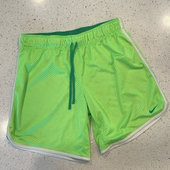 Nike athletic shorts in bright green size youth large - Picture 1 of 7